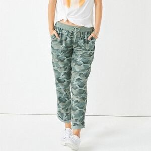 3/$15 Maurices Camo Weekender Pants Size 4